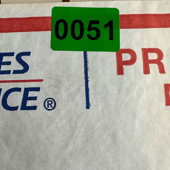 🧡10/$10 Colorful Birthday gift bag - Picture 3 of 3